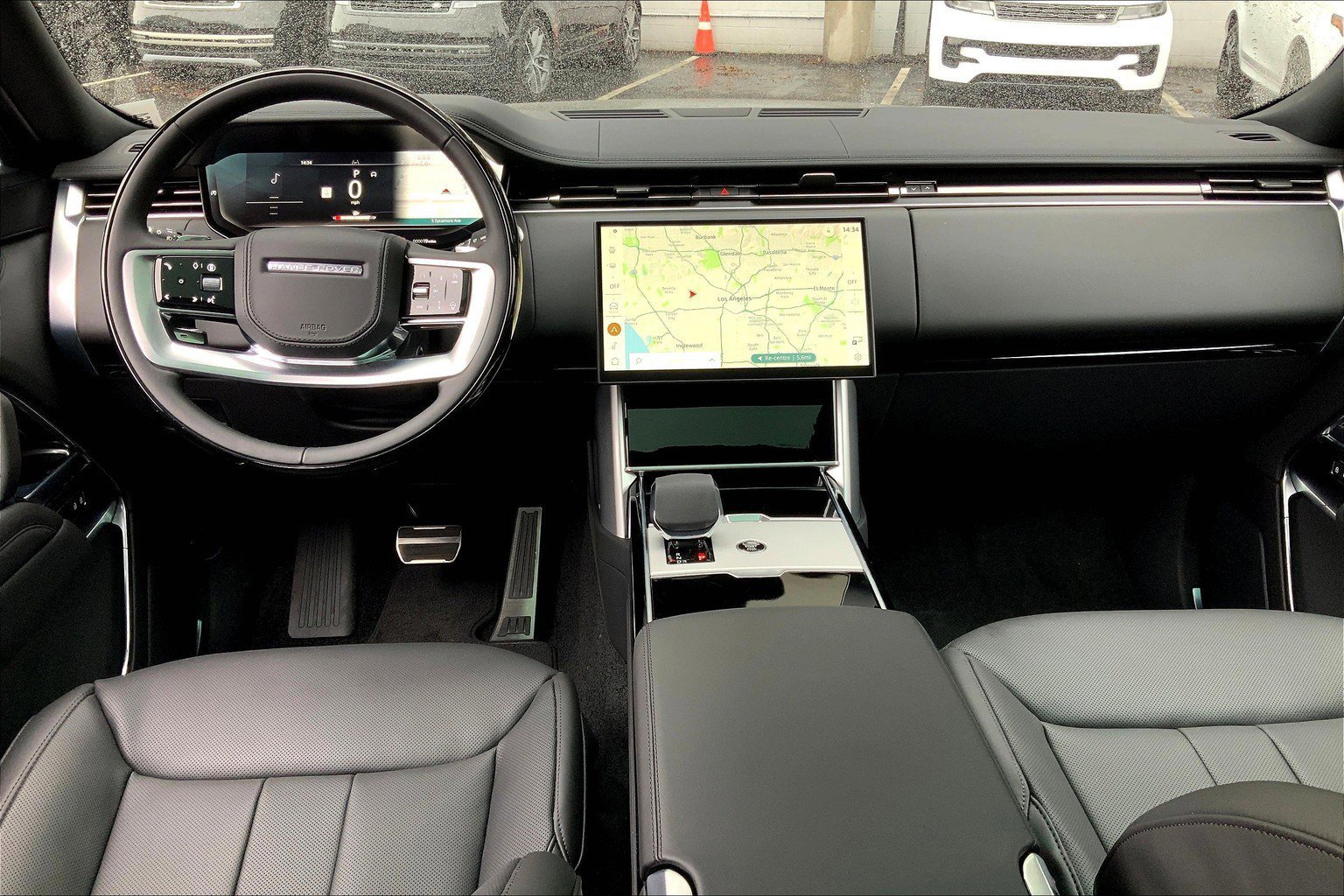 2025 Land Rover Range Rover SE photo 10