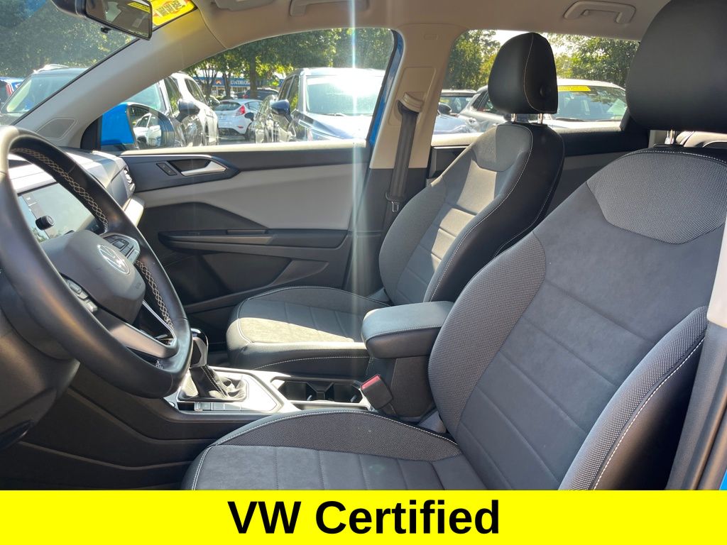 2022 Volkswagen Taos SE photo 3
