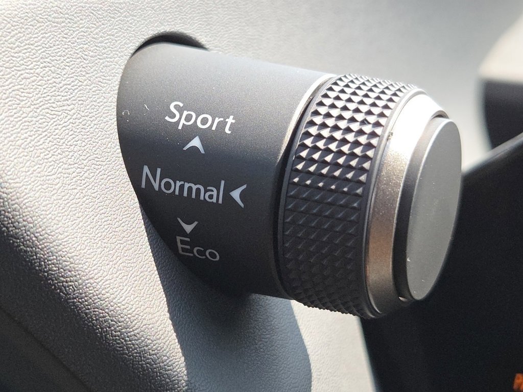 2025 Lexus UX Premium photo 13
