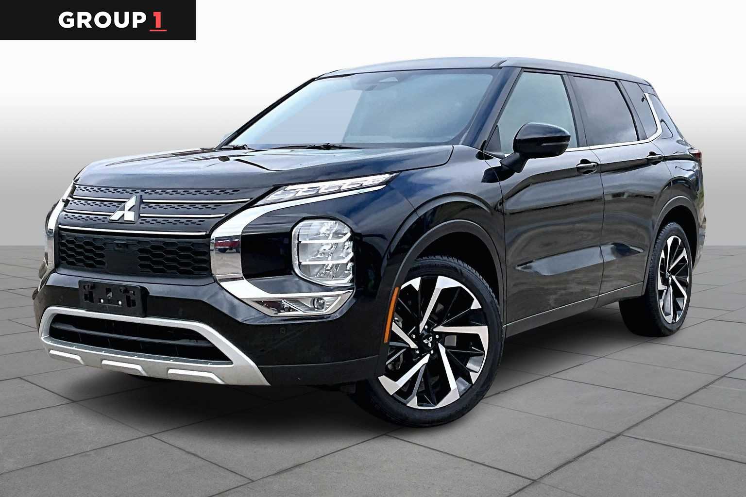 2024 Mitsubishi Outlander SE's photo