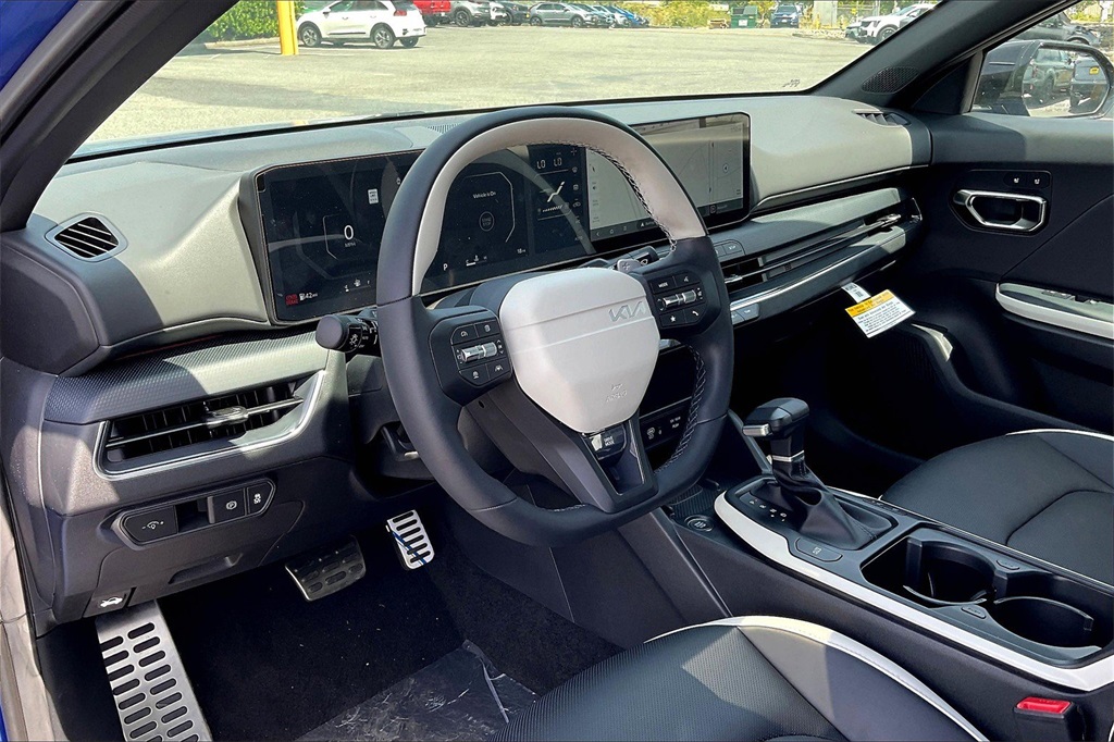 2025 Kia K4 GT-Line Turbo photo 6