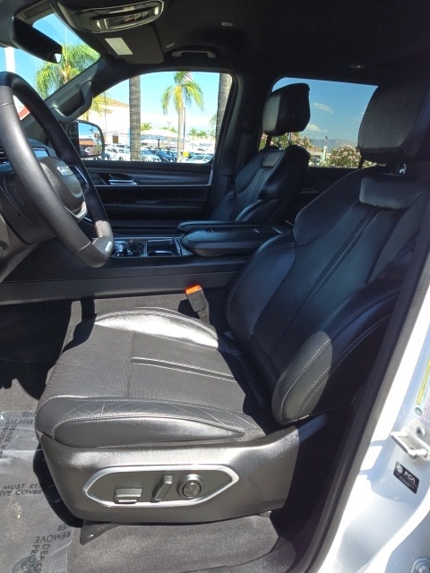 2023 Jeep Wagoneer L Series II photo 24