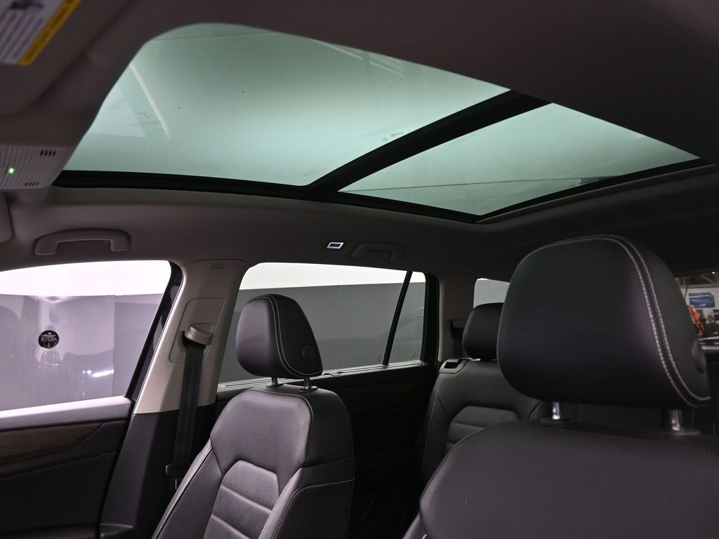 2024 Volkswagen Atlas SEL photo 16