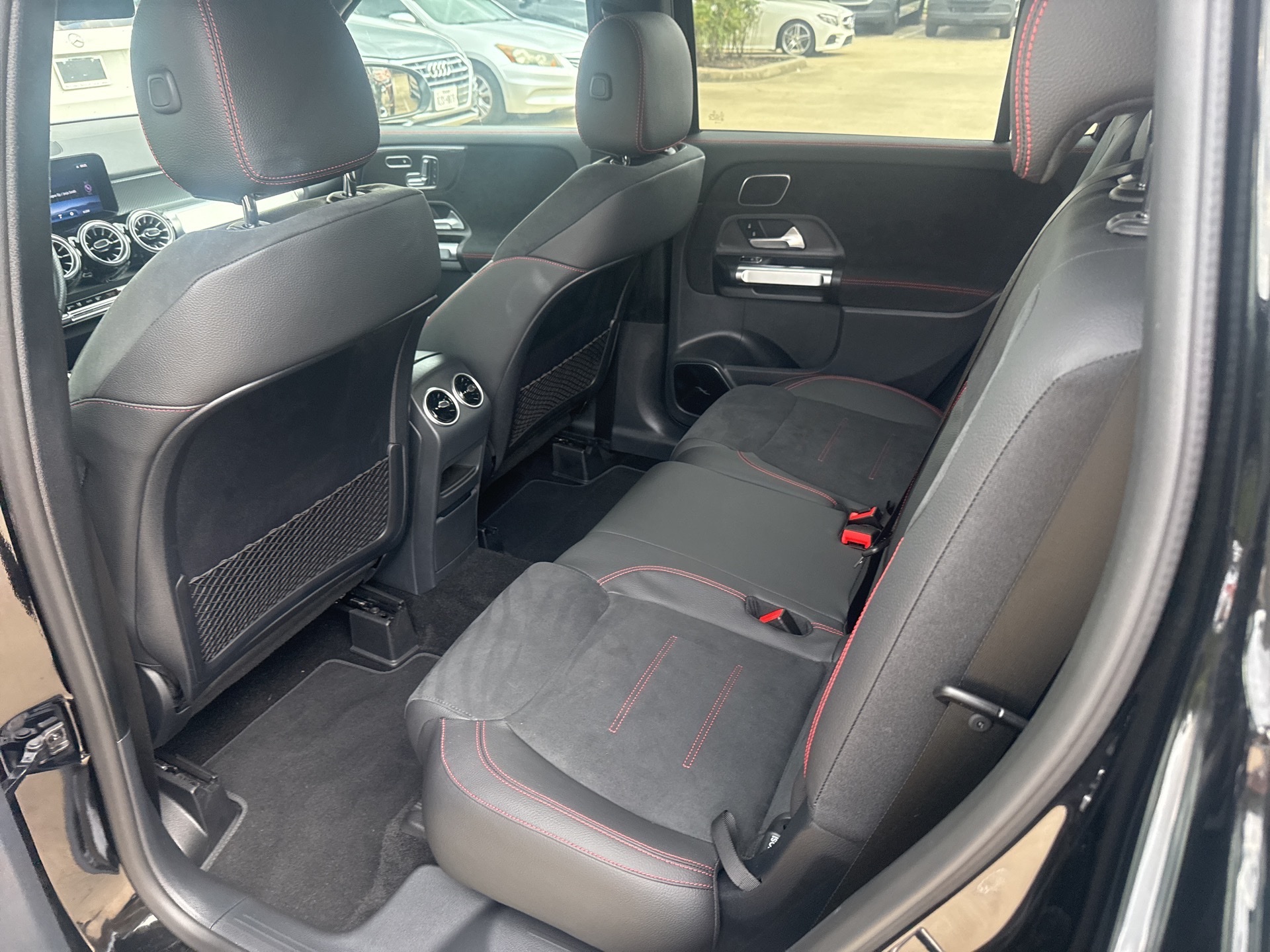2024 Mercedes Benz GLB 250 photo 10