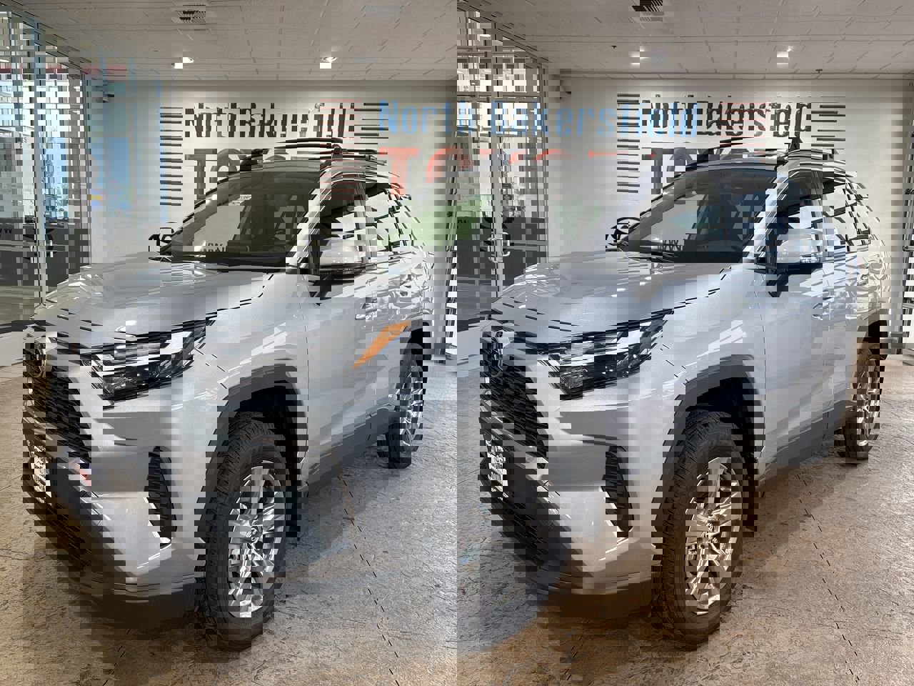 2025 Toyota RAV4 LE's photo