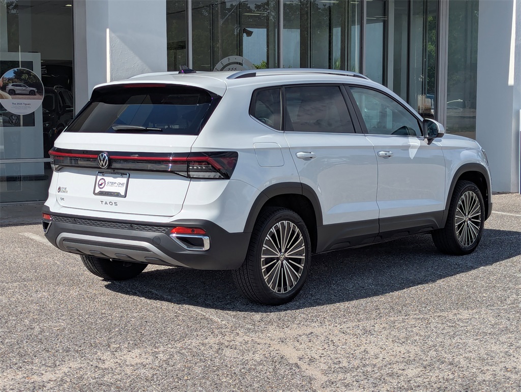 2025 Volkswagen Taos SE photo 4