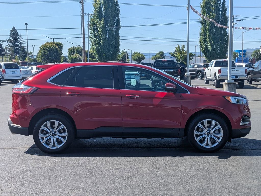 2024 Ford Edge Titanium photo 7