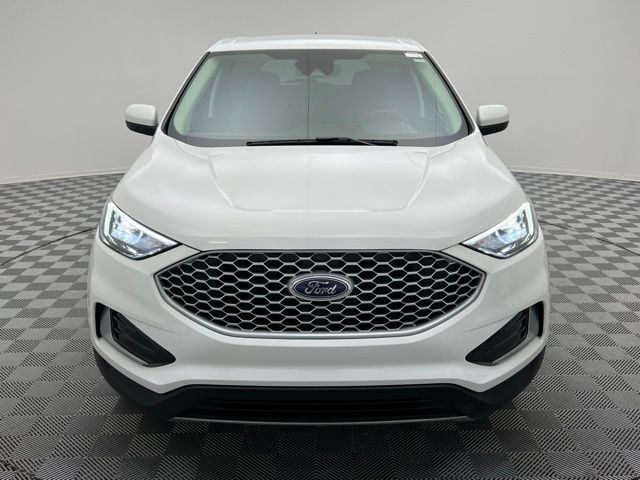 2024 Ford Edge SEL photo 2