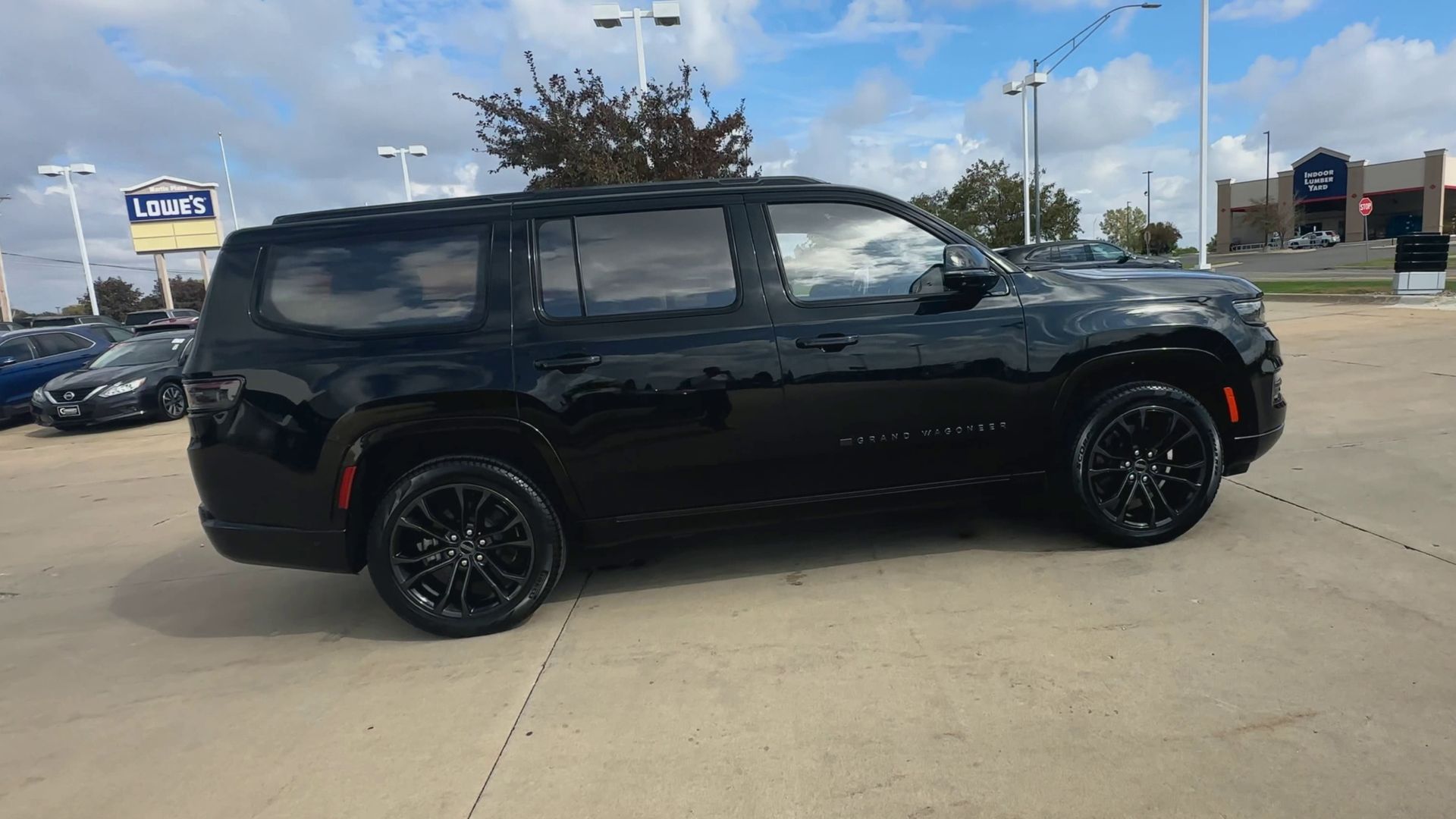 2023 Jeep Grand Wagoneer II photo 9