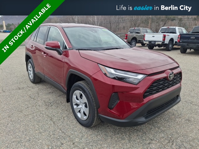 2025 Toyota RAV4 LE's photo