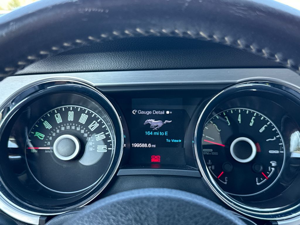 2014 Ford Mustang V6 Premium photo 14