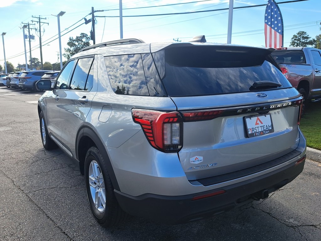 2025 Ford Explorer photo 8