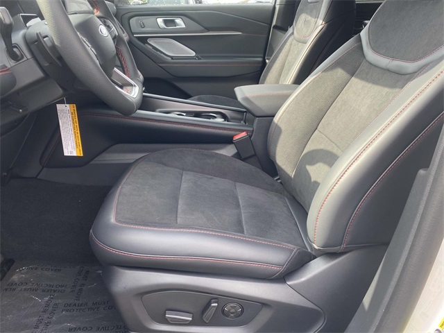 2025 Ford Explorer ST photo 11