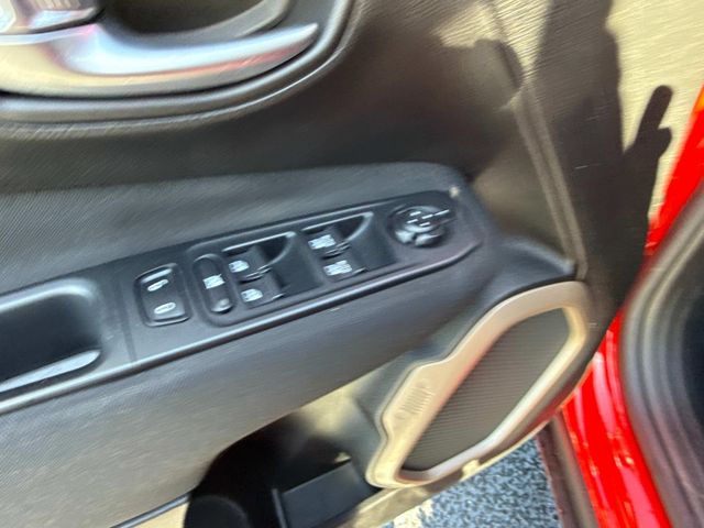 2016 Jeep Renegade Sport photo 19