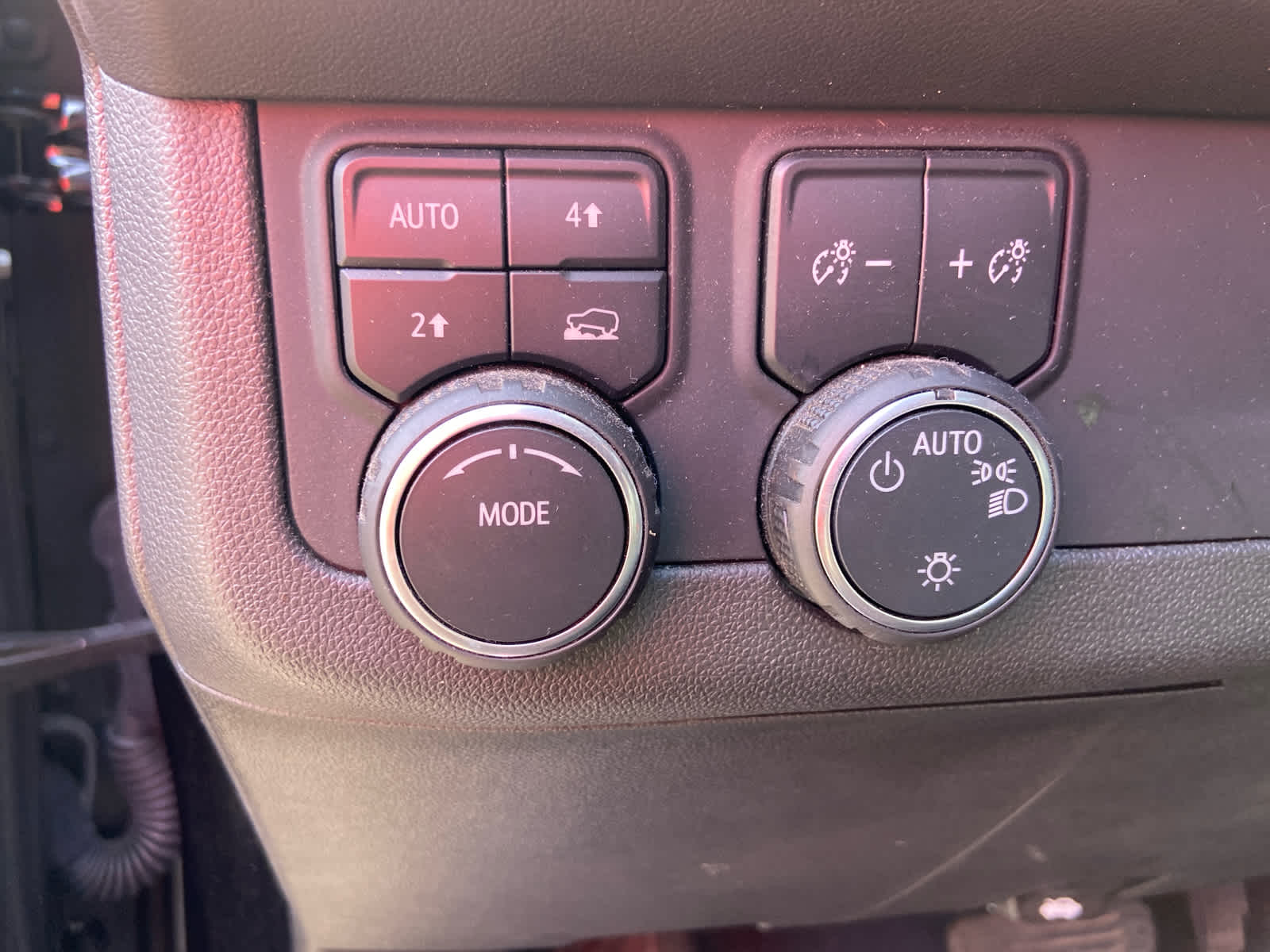 2023 Chevrolet Suburban LT photo 17