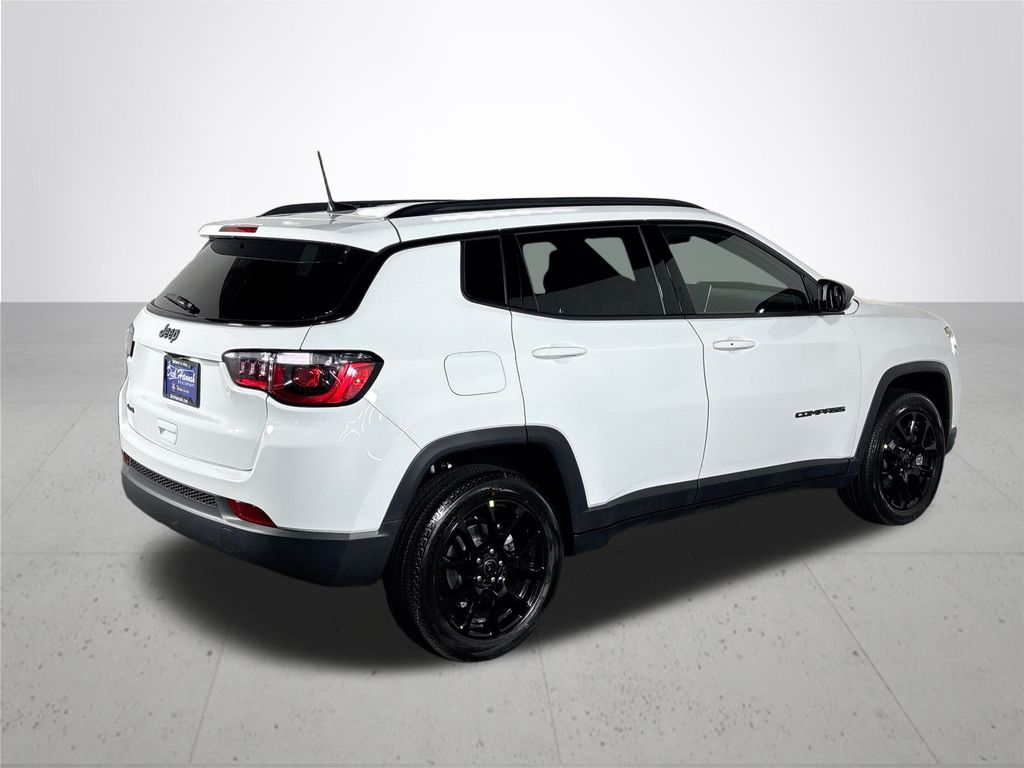 2025 Jeep Compass Latitude photo 2