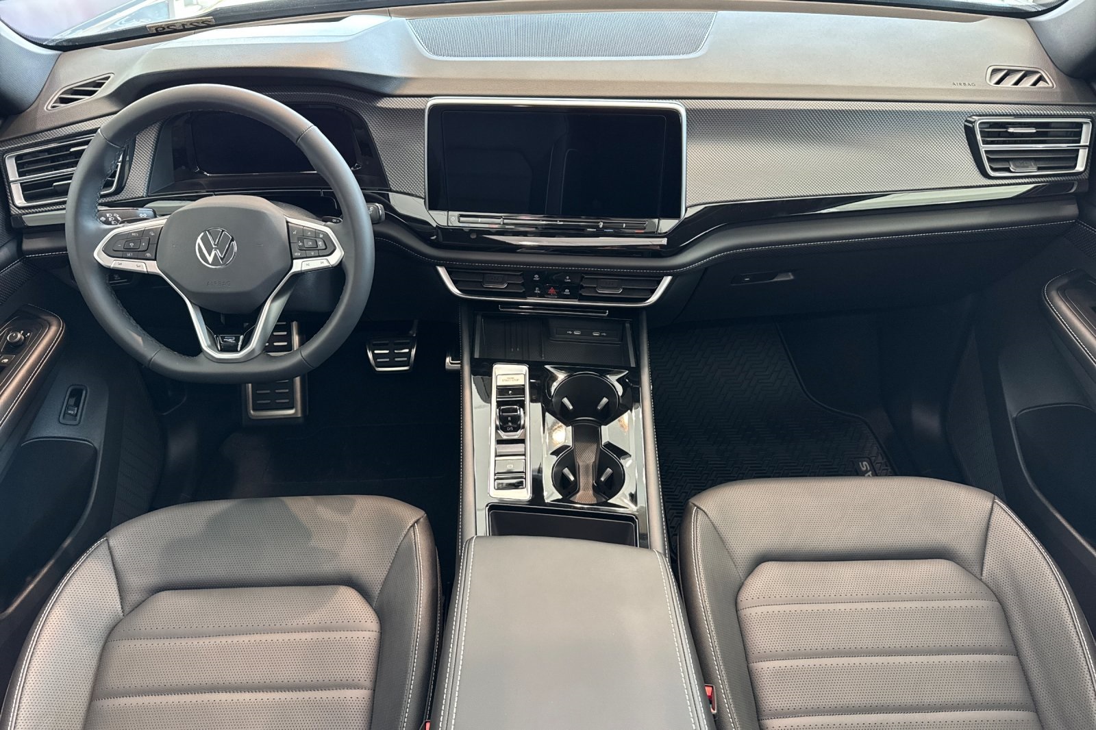 2025 Volkswagen Atlas Cross Sport SEL R-Line photo 9