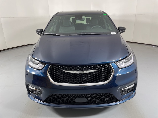 2025 Chrysler Pacifica photo 3