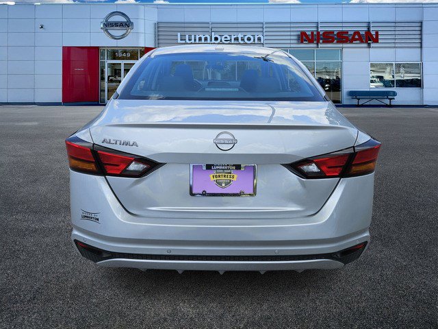 2025 Nissan Altima SV photo 6