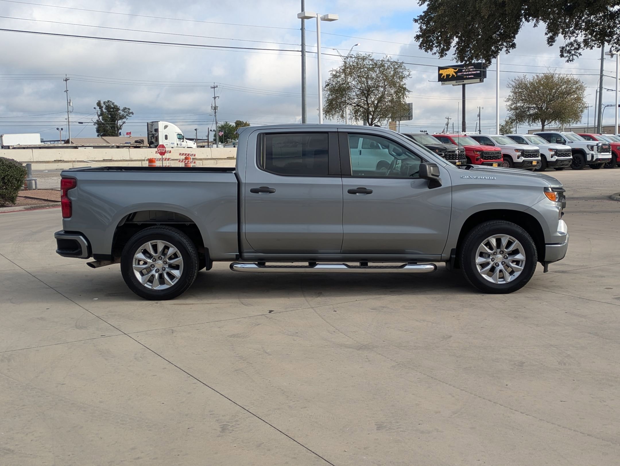2023 Chevrolet Silverado 1500 Custom photo 3