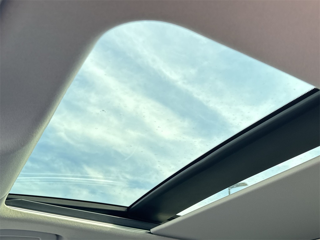 2025 Nissan Kicks SV photo 25