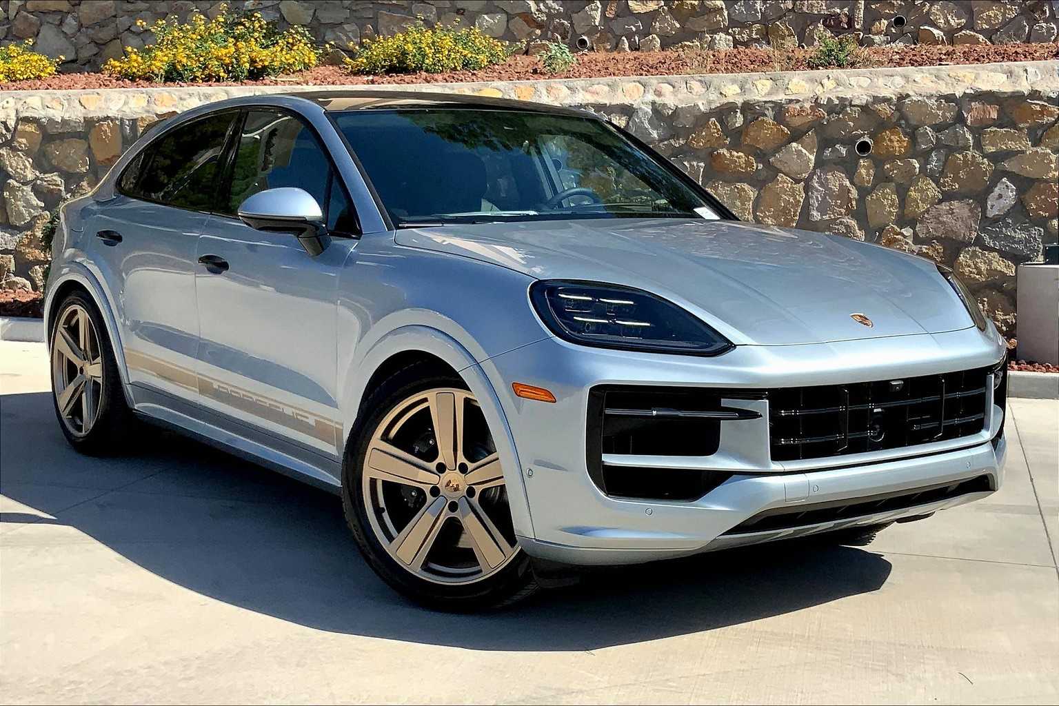 2025 Porsche Cayenne GTS Coupe photo 9
