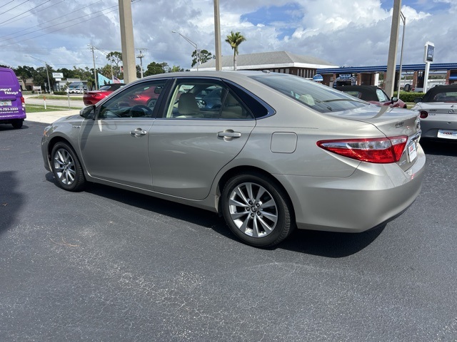 2015 Toyota Camry Hybrid XLE photo 4