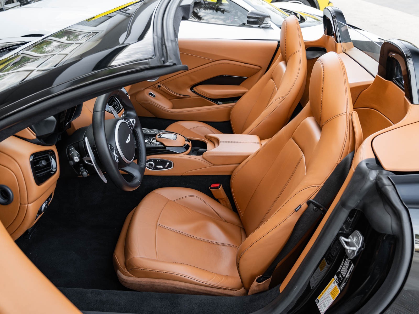 2021 Aston Martin Vantage photo 15
