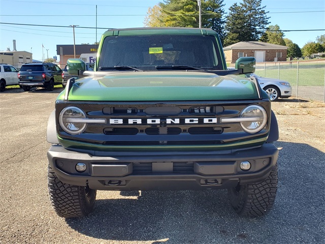 2024 Ford Bronco Outer Banks photo 9