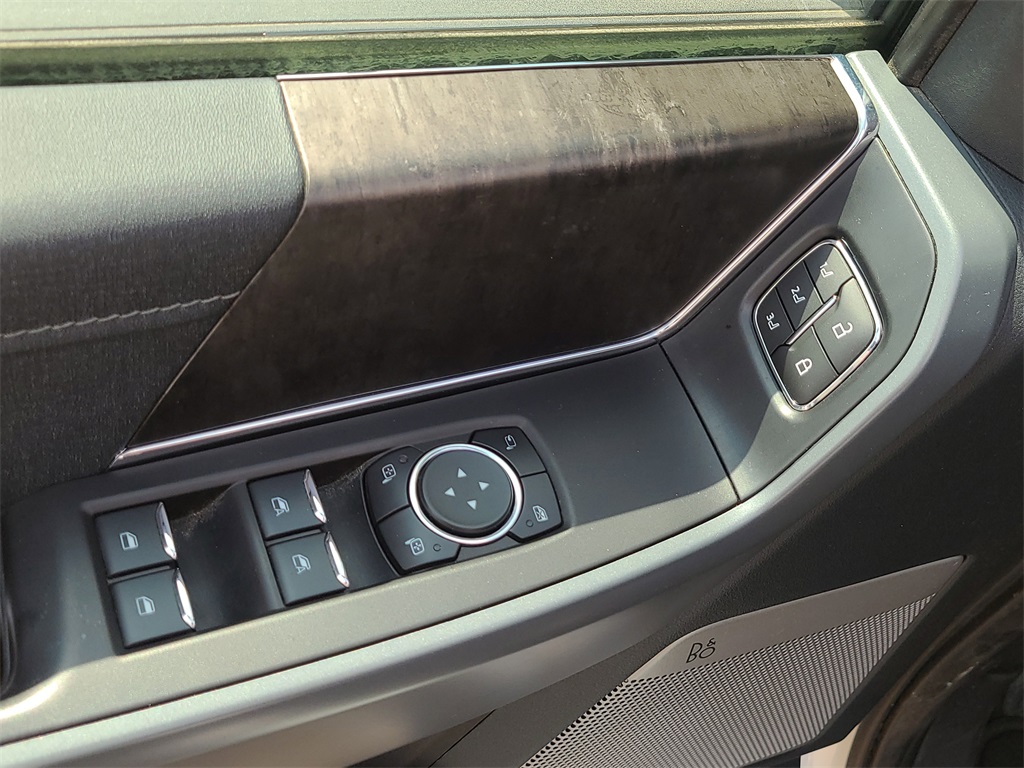 2022 Ford F-150 Lariat photo 18