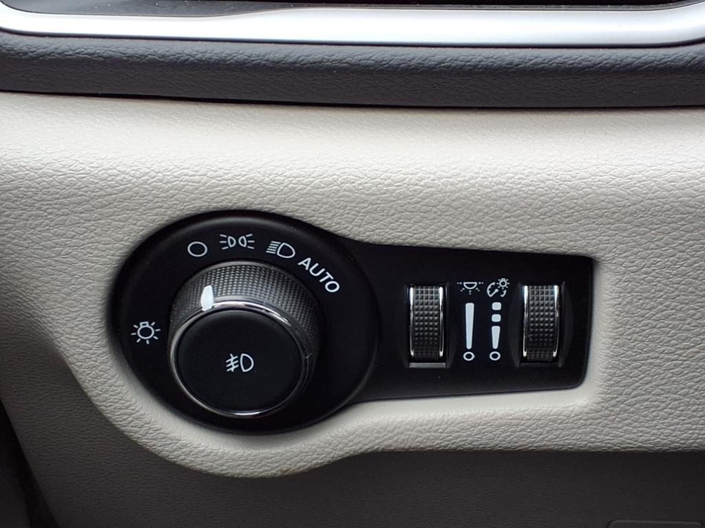 2023 Chrysler Pacifica Touring L photo 21