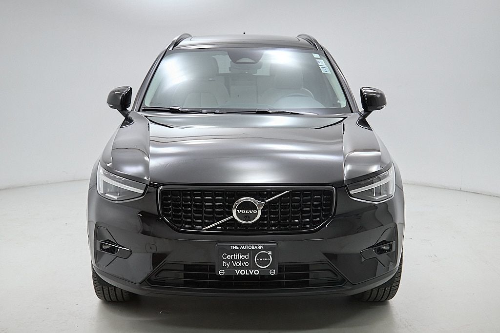 2023 VOLVO XC40 - Image 4