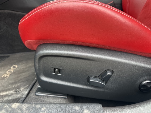 2012 Chrysler 300 SRT8 photo 12