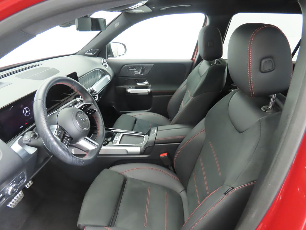 2025 Mercedes Benz GLB 250 photo 18