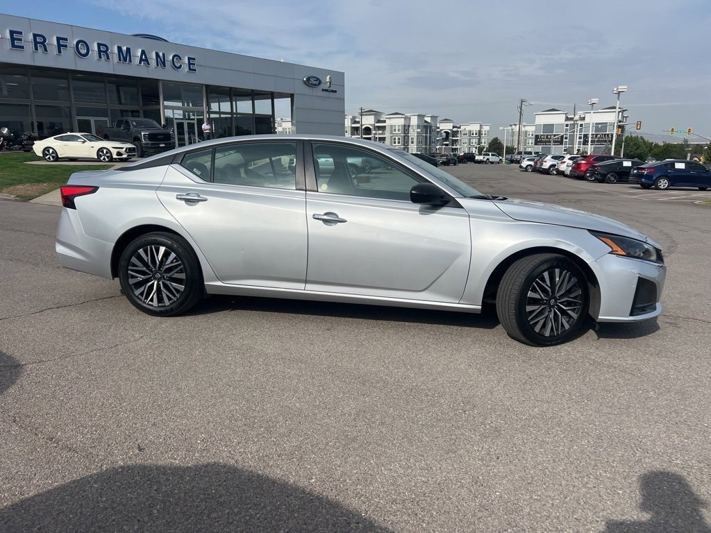 2024 Nissan Altima 2.5 SV photo 3