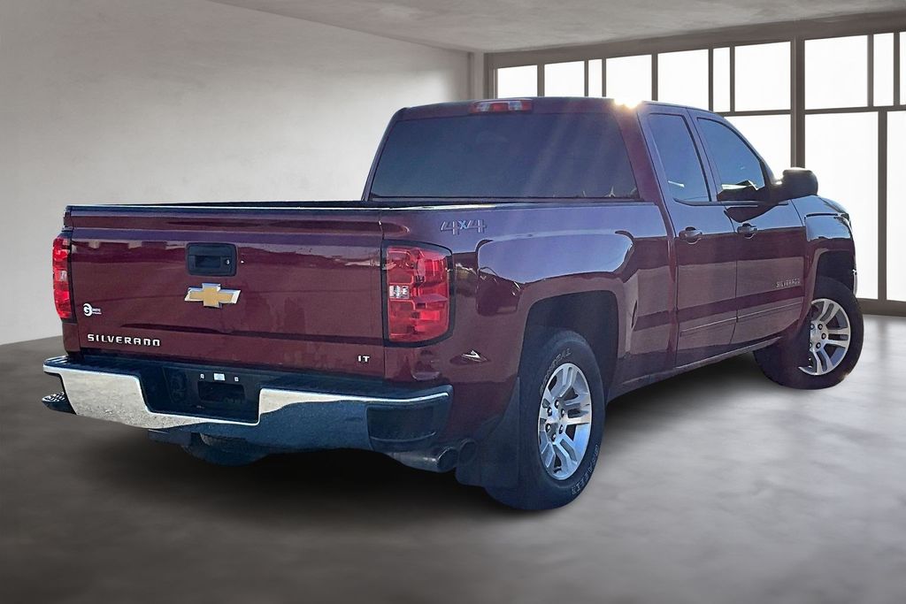 2018 Chevrolet Silverado 1500 LT photo 3