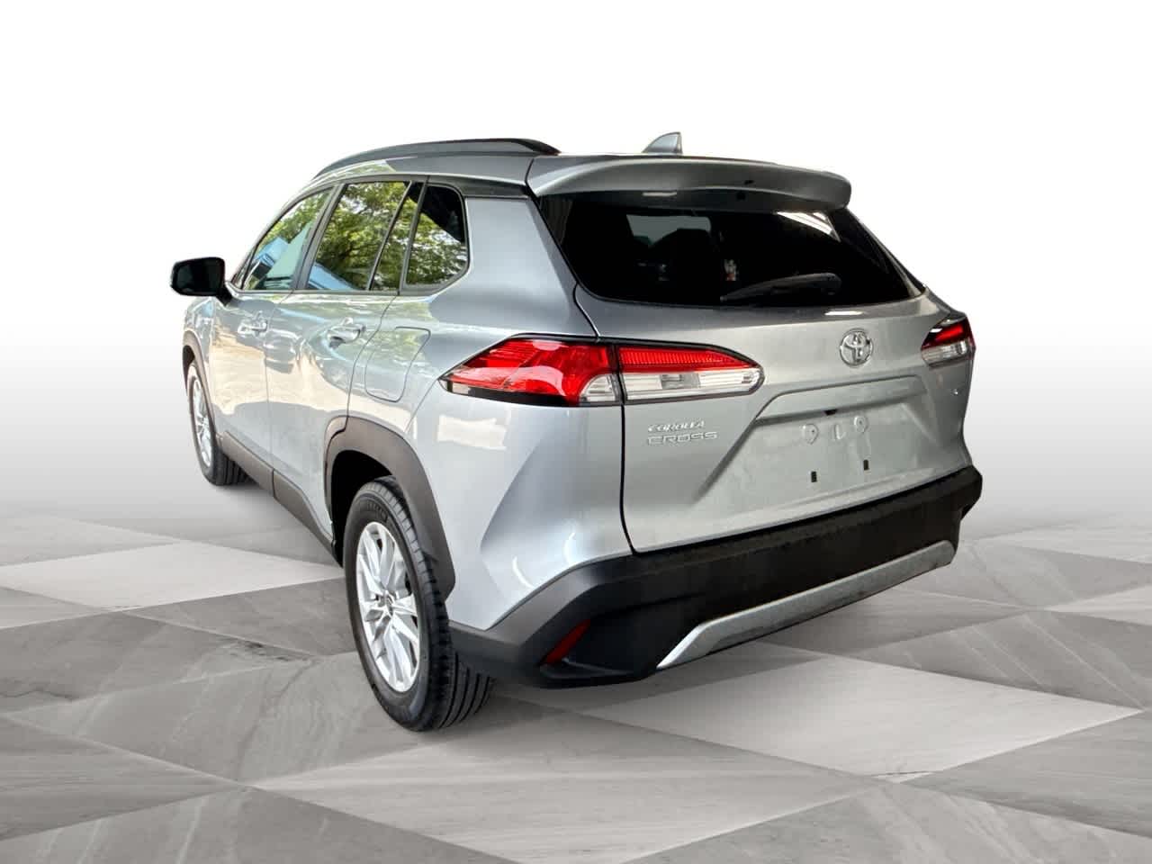 2023 Toyota Corolla Cross LE photo 3