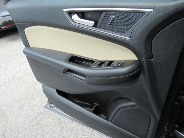 2020 Ford Edge SEL photo 23