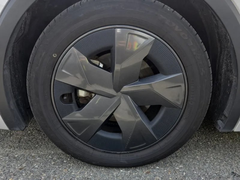2024 Toyota Prius Limited photo 7