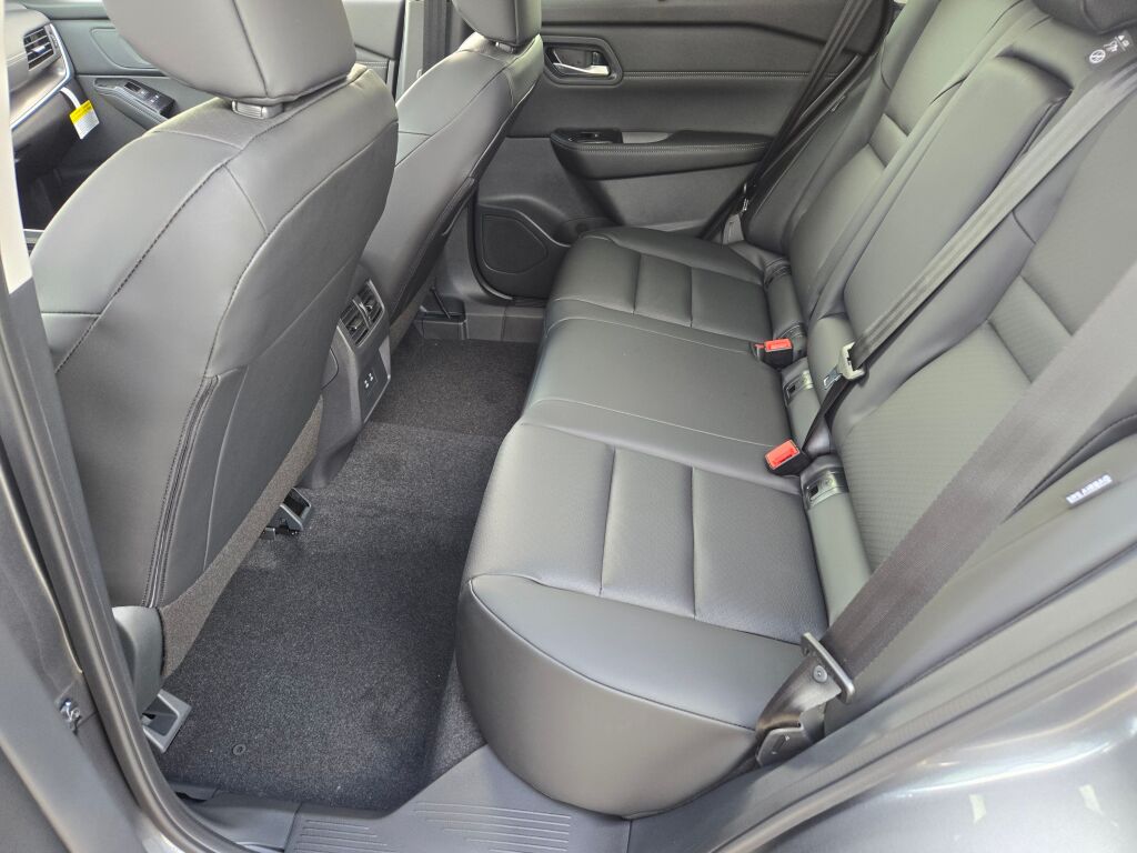 2026 Nissan Rogue SV photo 12