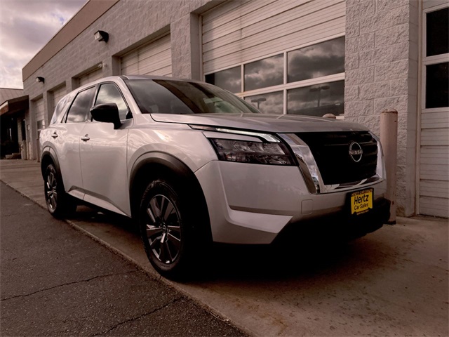 2024 Nissan Pathfinder S photo 2