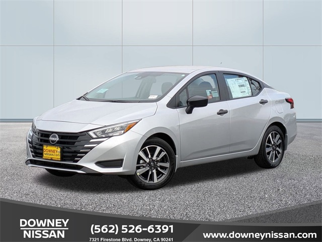 2025 Nissan Versa S's photo