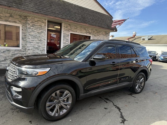 2022 Ford Explorer XLT's photo