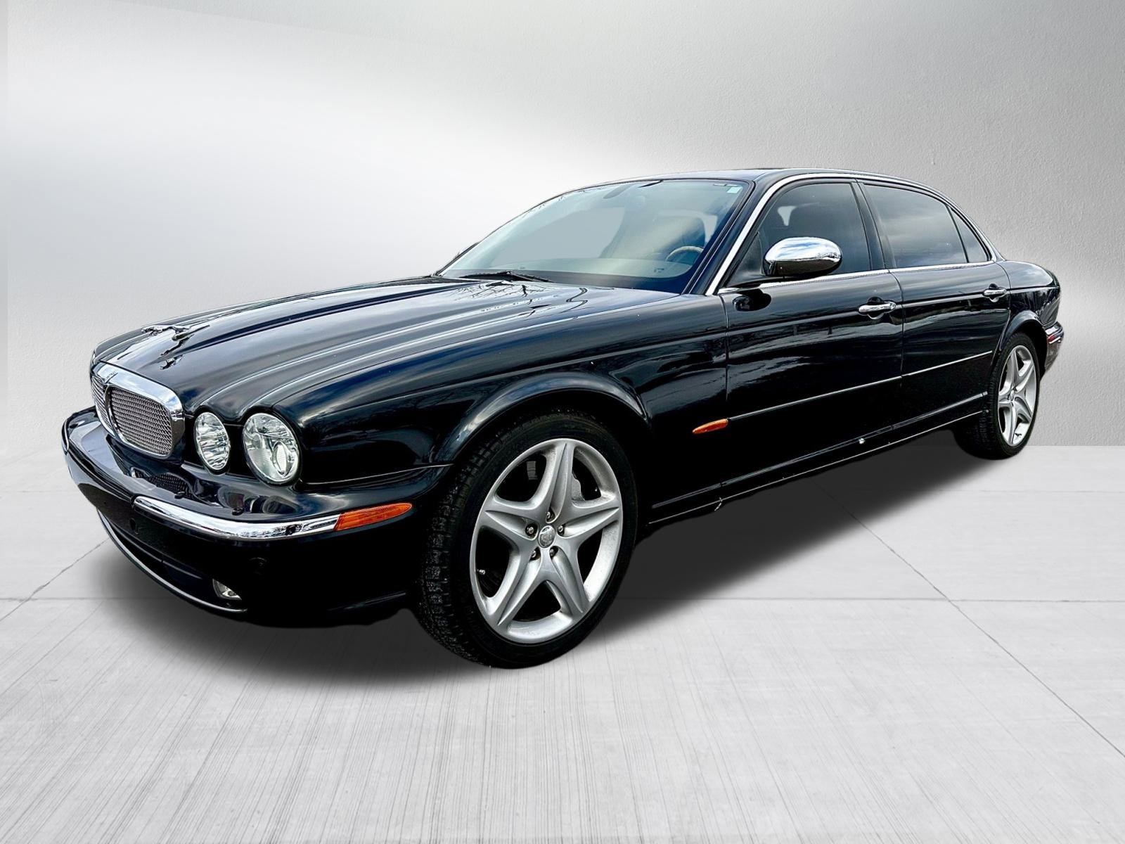 2005 Jaguar XJ R's photo
