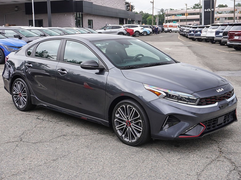 2023 Kia Forte GT photo 2