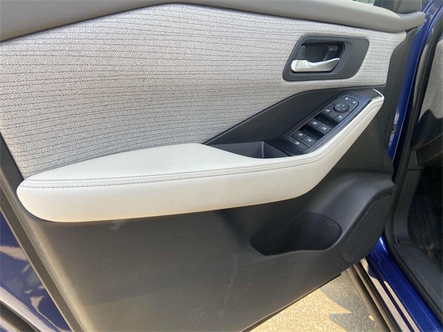 2023 Nissan Rogue SV photo 12