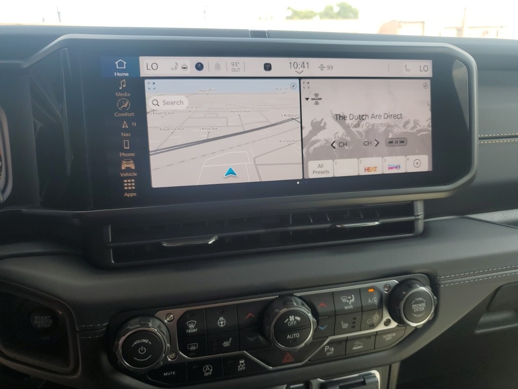 2025 Jeep Wrangler Sahara photo 17