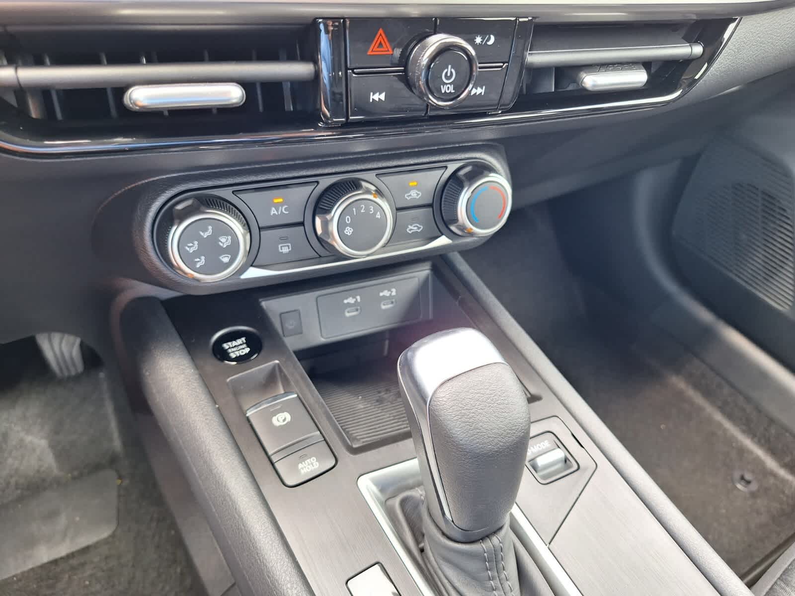 2025 Nissan Kicks SV photo 13