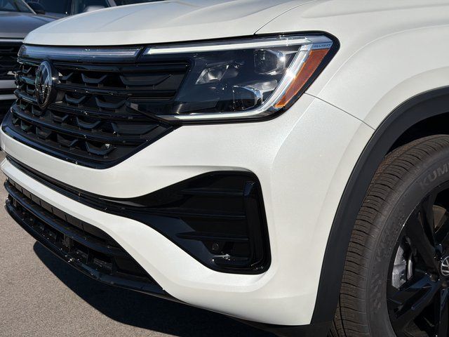2025 Volkswagen Atlas Cross Sport SEL R-Line photo 4