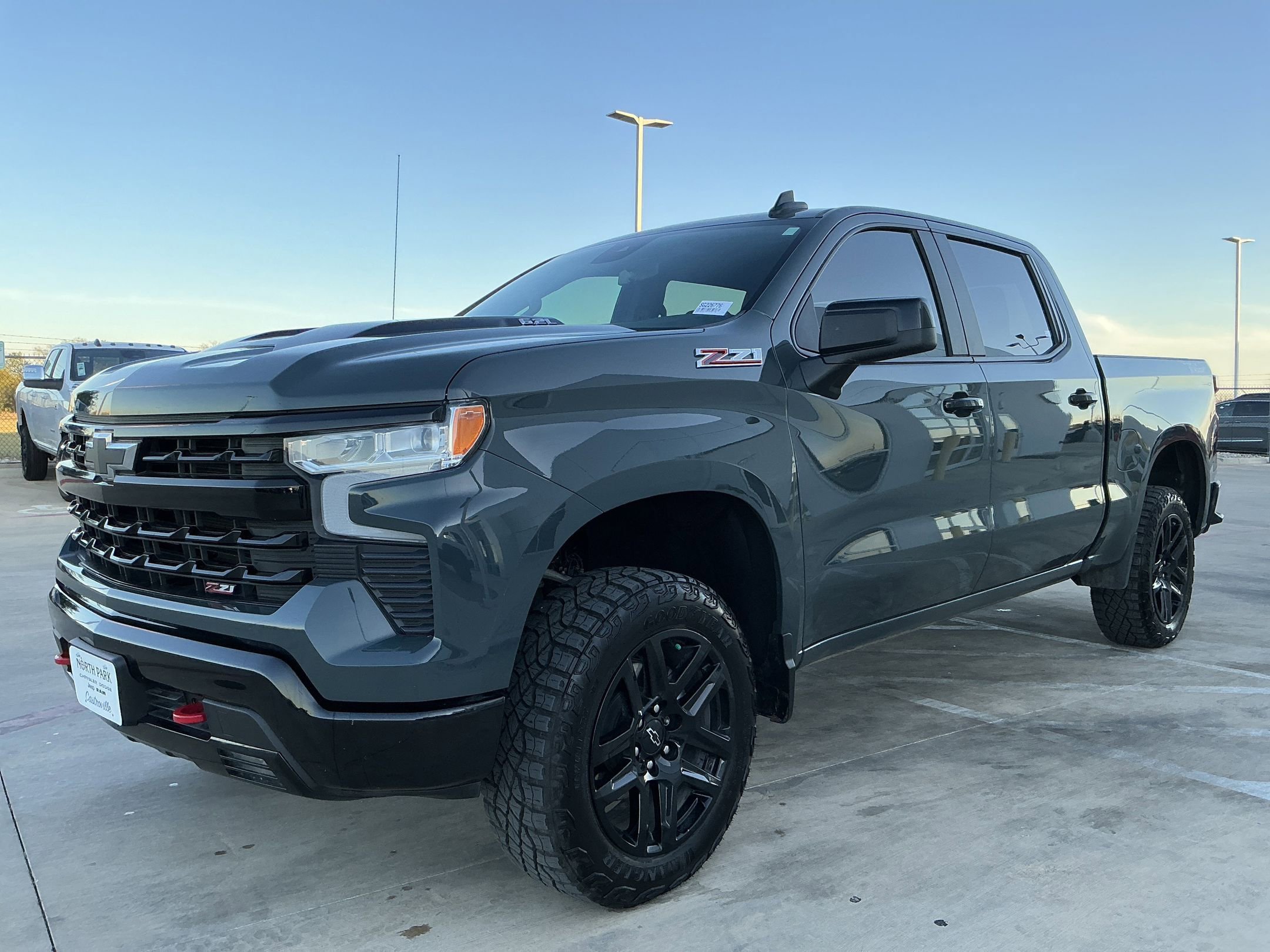 2025 Chevrolet Silverado 1500 LT Trail Boss photo 2